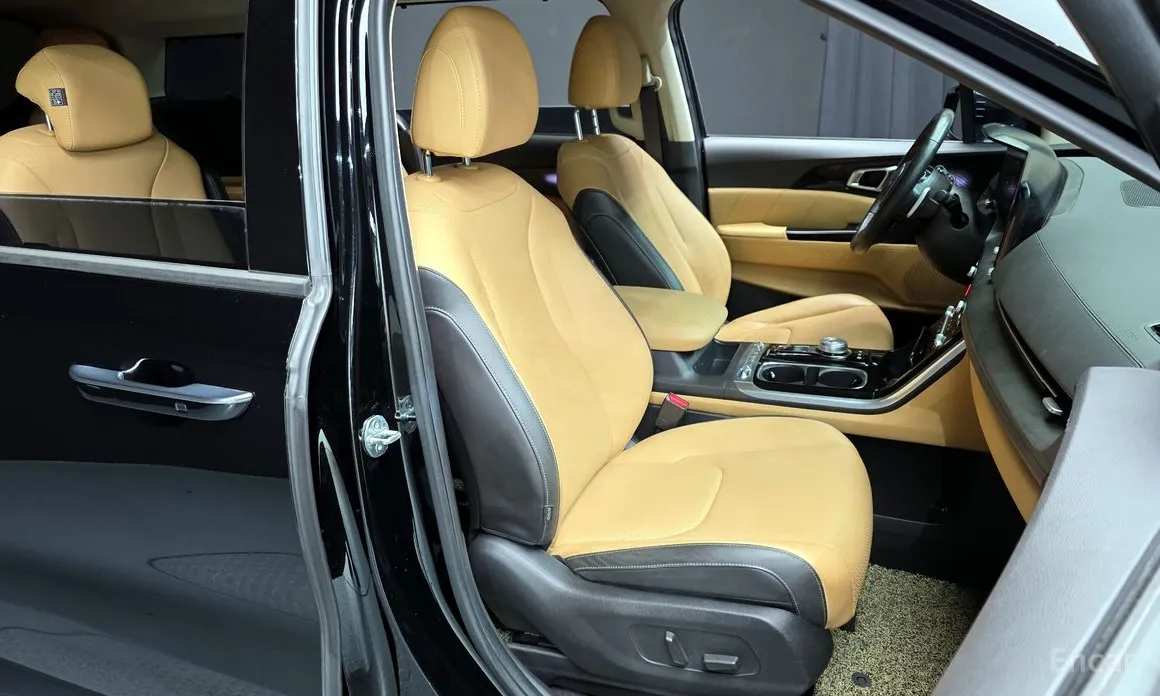 Photo 12 - Kia Carnival