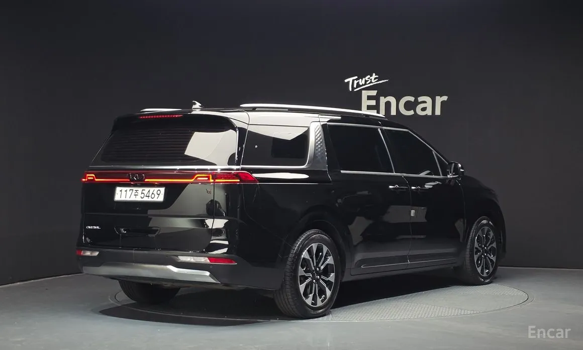 Photo 2 - Kia Carnival