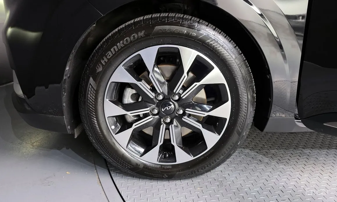 Photo 5 - Kia Carnival