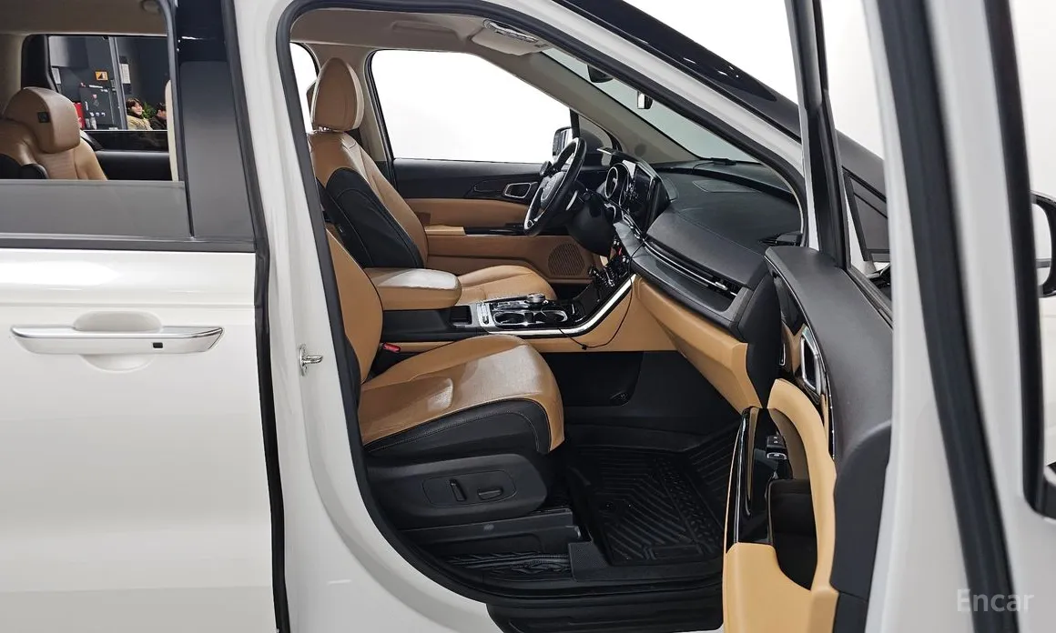 Photo 11 - Kia Carnival