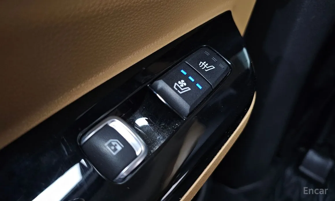 Photo 18 - Kia Carnival