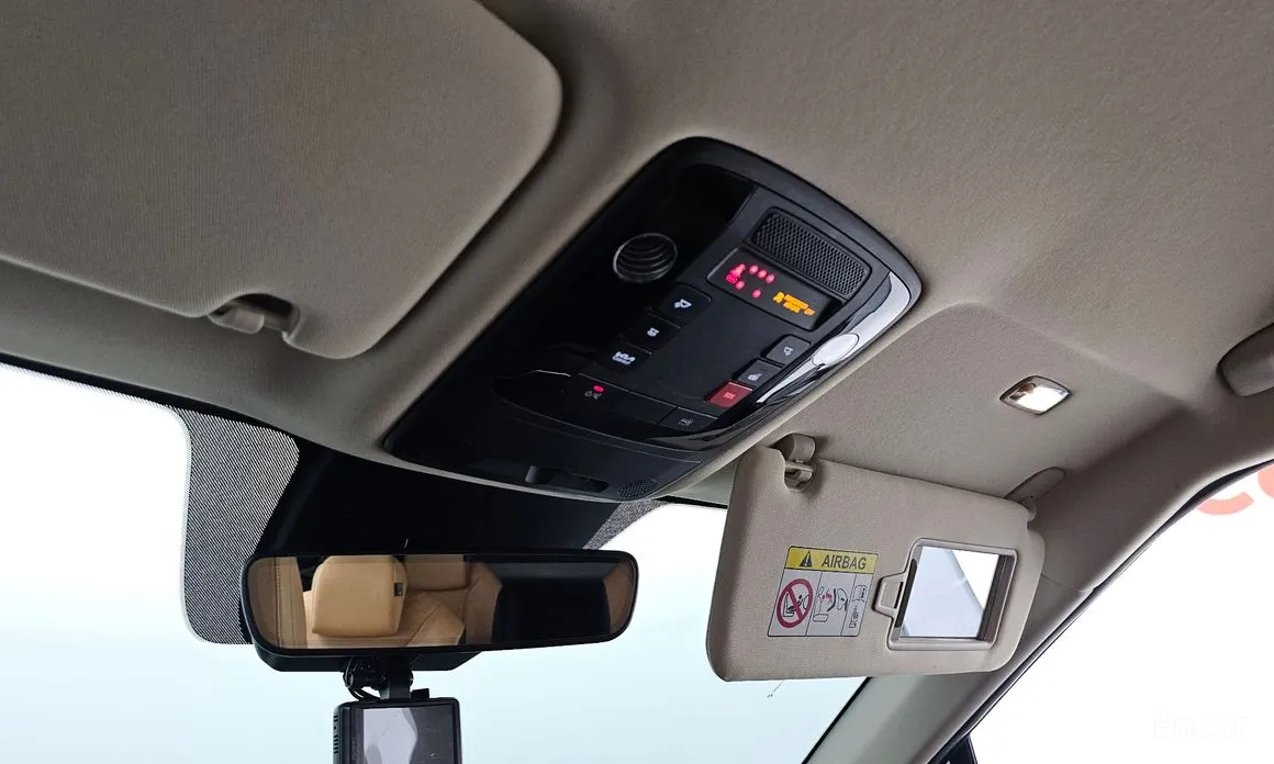 Photo 19 - Kia Carnival