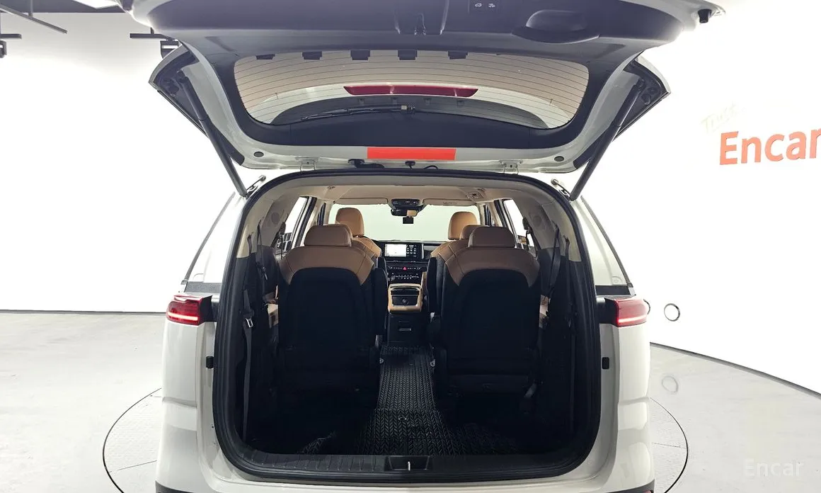 Photo 20 - Kia Carnival