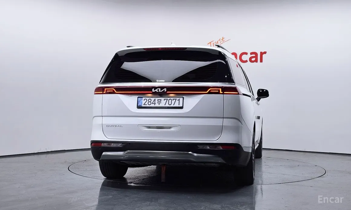 Photo 4 - Kia Carnival