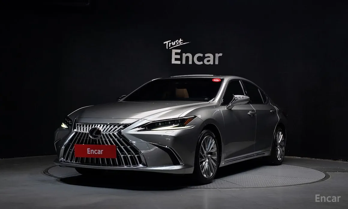 Фото 1 - Lexus ES