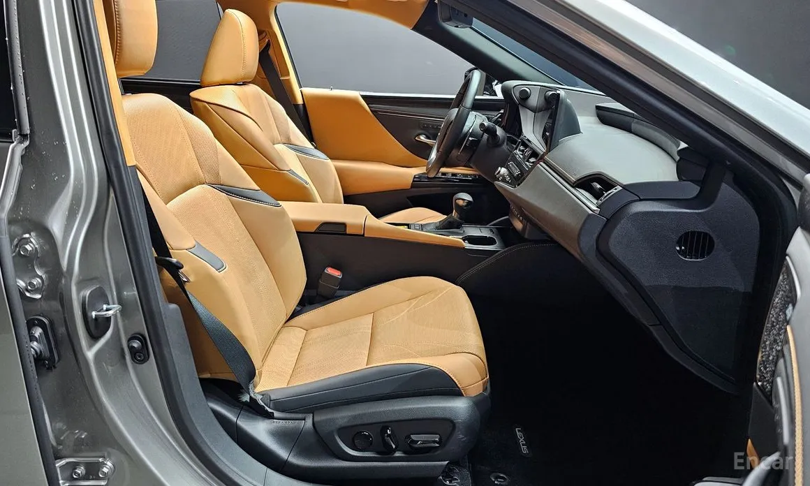 Фото 10 - Lexus ES