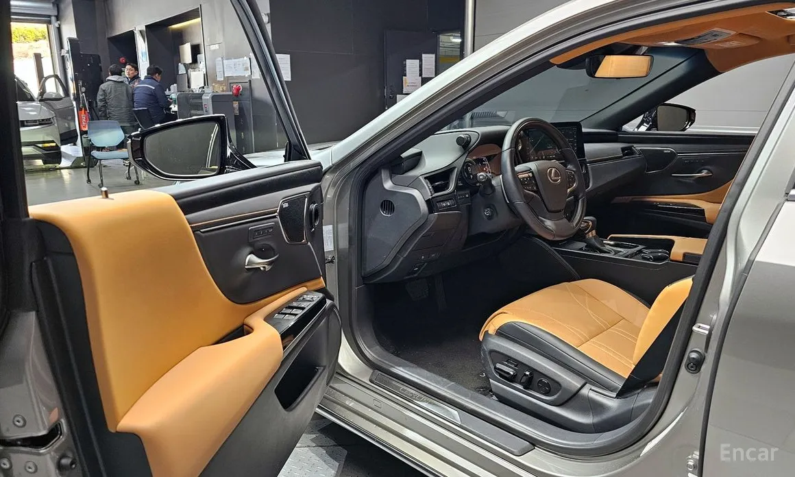 Фото 11 - Lexus ES