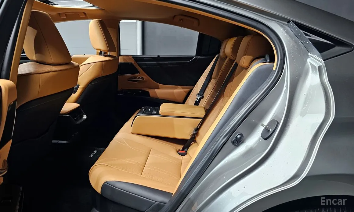 Фото 12 - Lexus ES