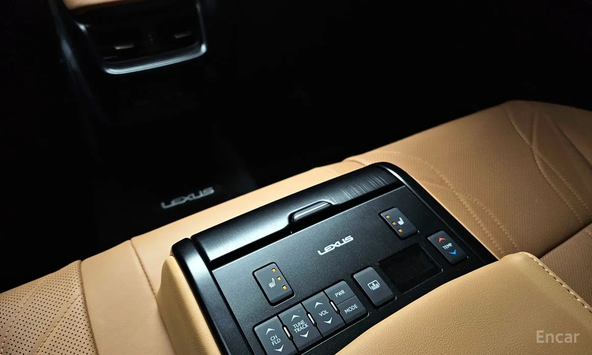 Фото 17 - Lexus ES