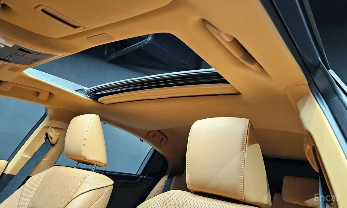 Фото 18 - Lexus ES