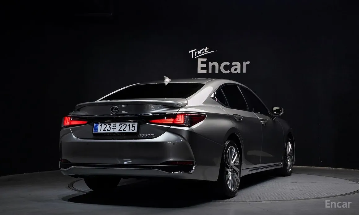 Фото 2 - Lexus ES