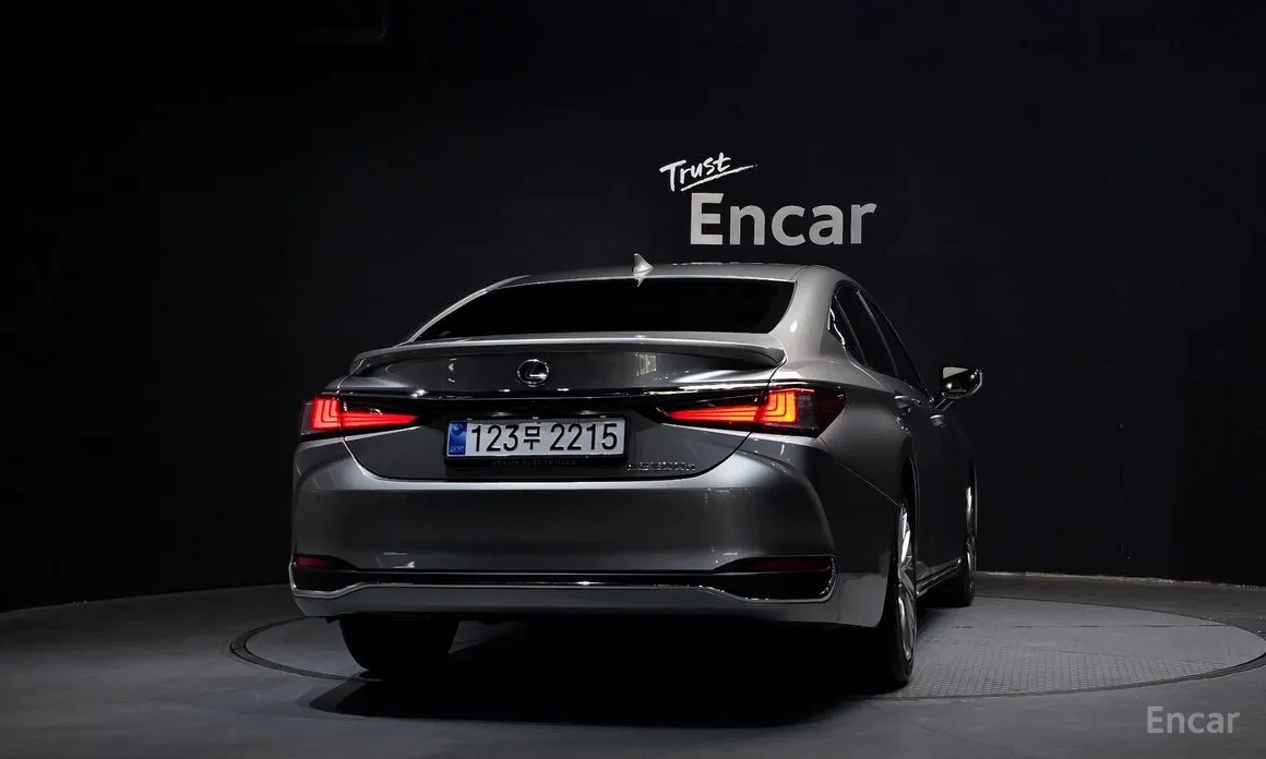 Фото 4 - Lexus ES