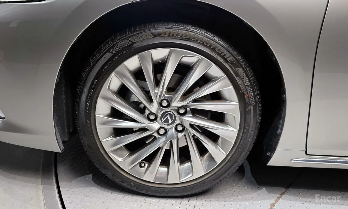 Фото 5 - Lexus ES