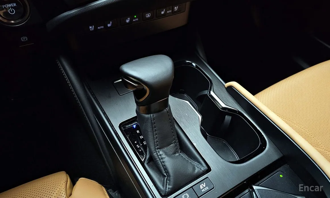 Фото 9 - Lexus ES