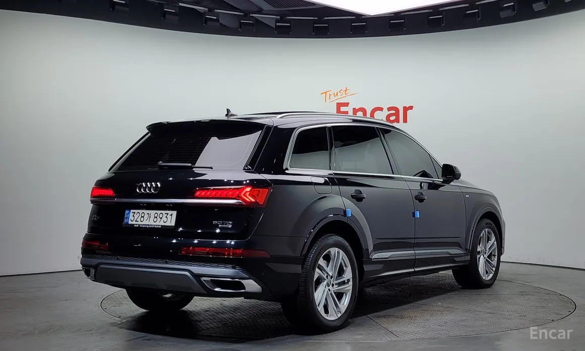 Фото 2 - Audi Q7