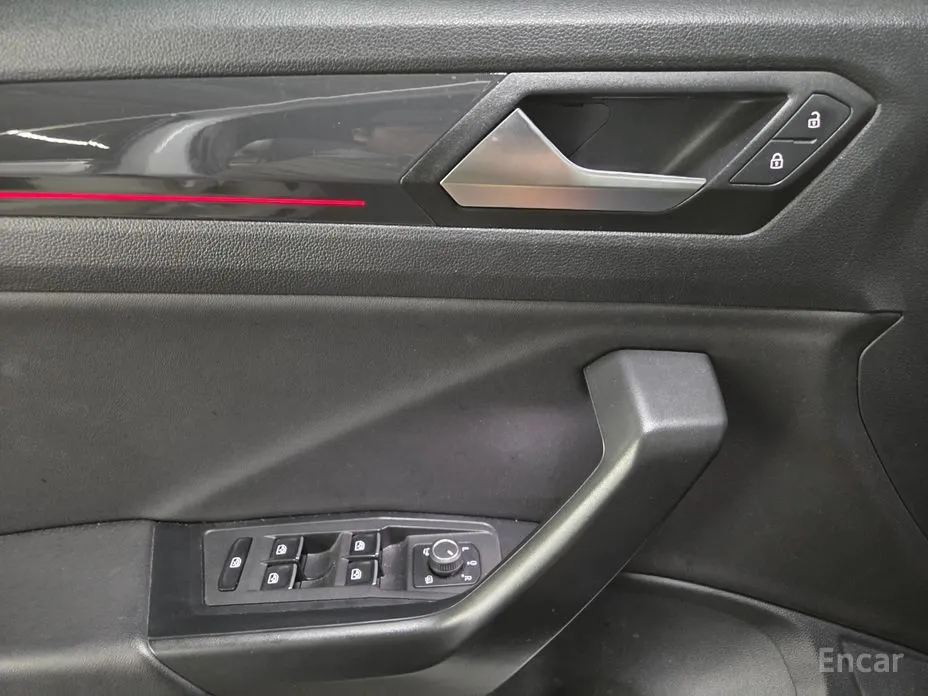 Фото 13 - Volkswagen T-Roc