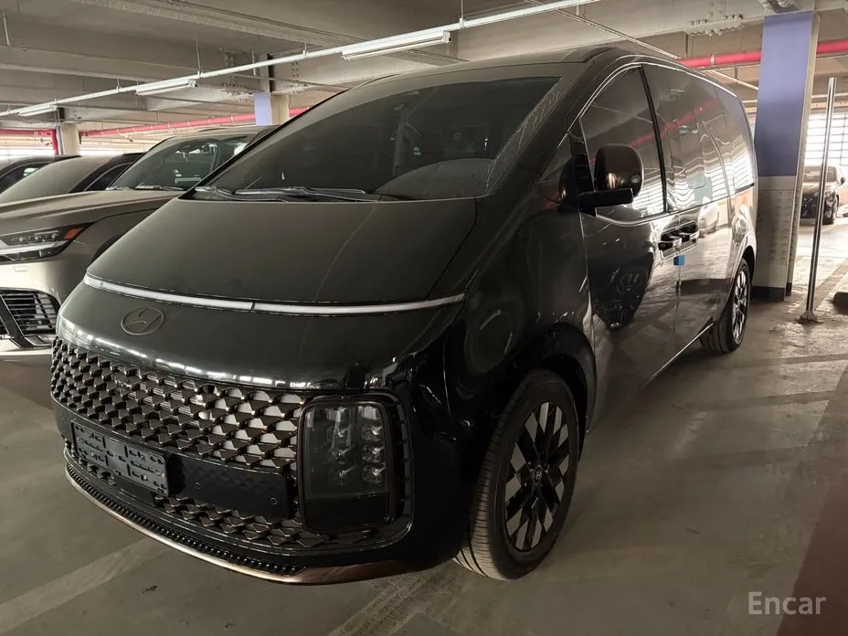 Photo 1 - Hyundai Staria