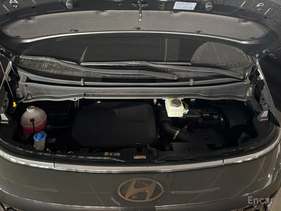 Photo 6 - Hyundai Staria