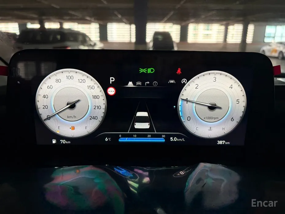 Photo 8 - Hyundai Staria