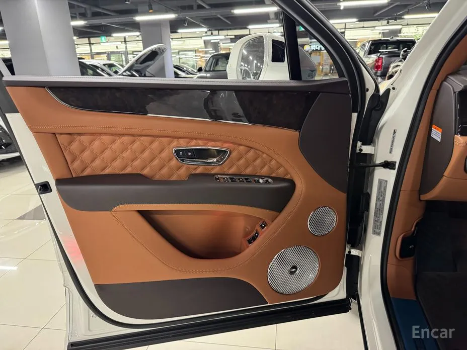 Фото 10 - Bentley Bentayga