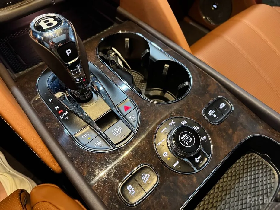 Фото 11 - Bentley Bentayga