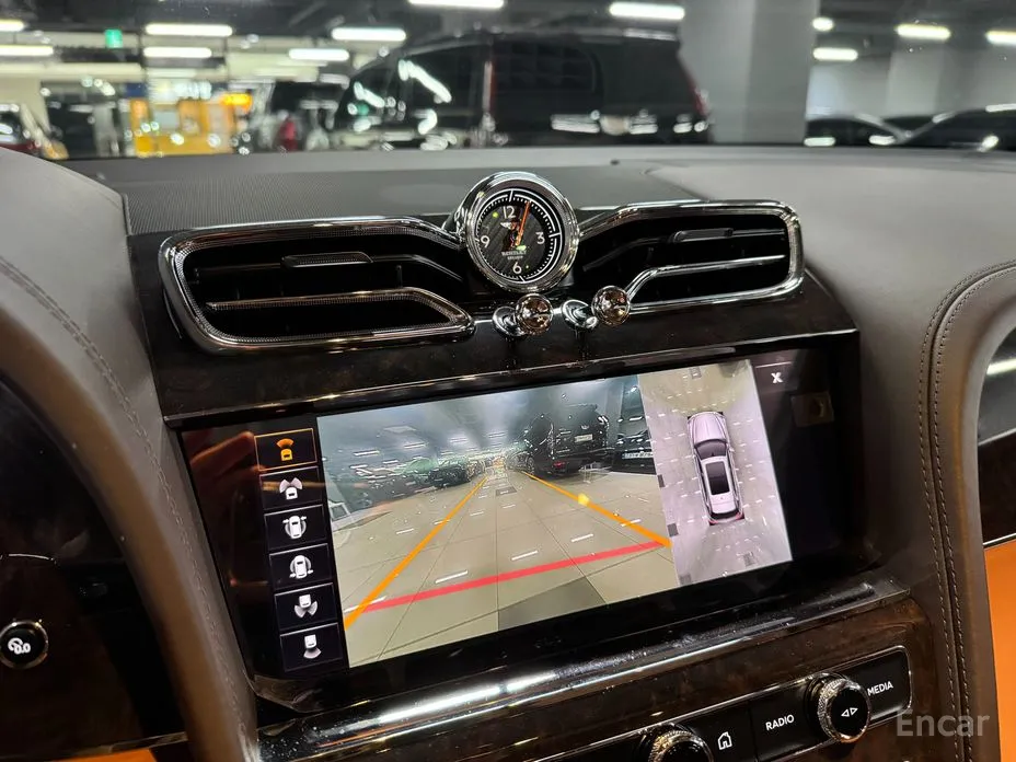 Фото 13 - Bentley Bentayga