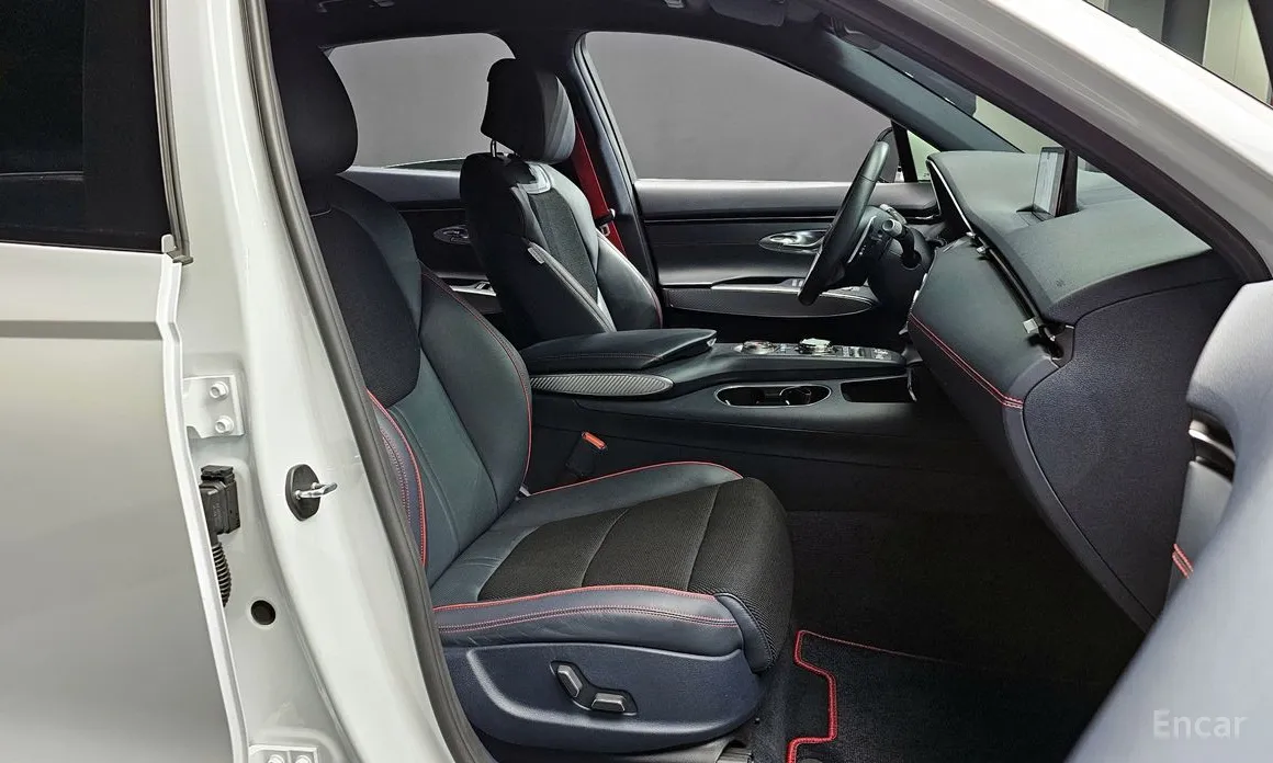 Photo 10 - Genesis GV70