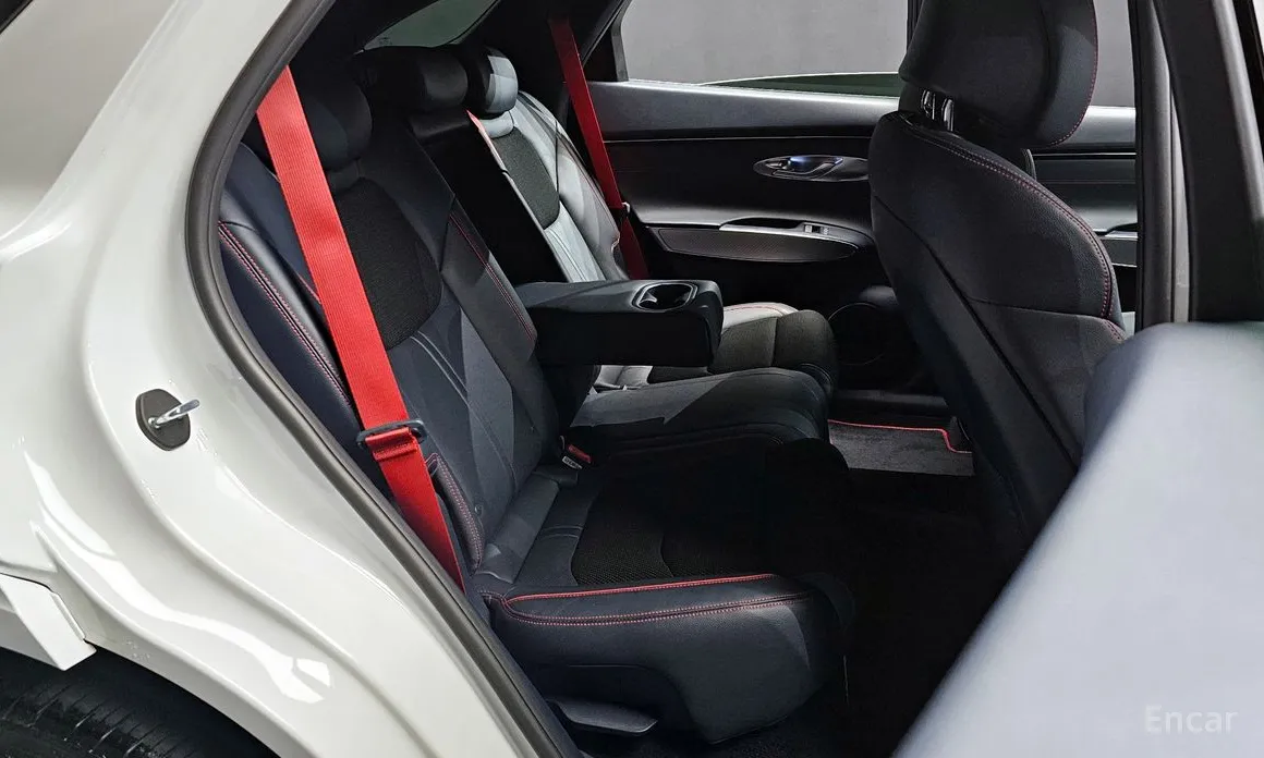 Photo 12 - Genesis GV70