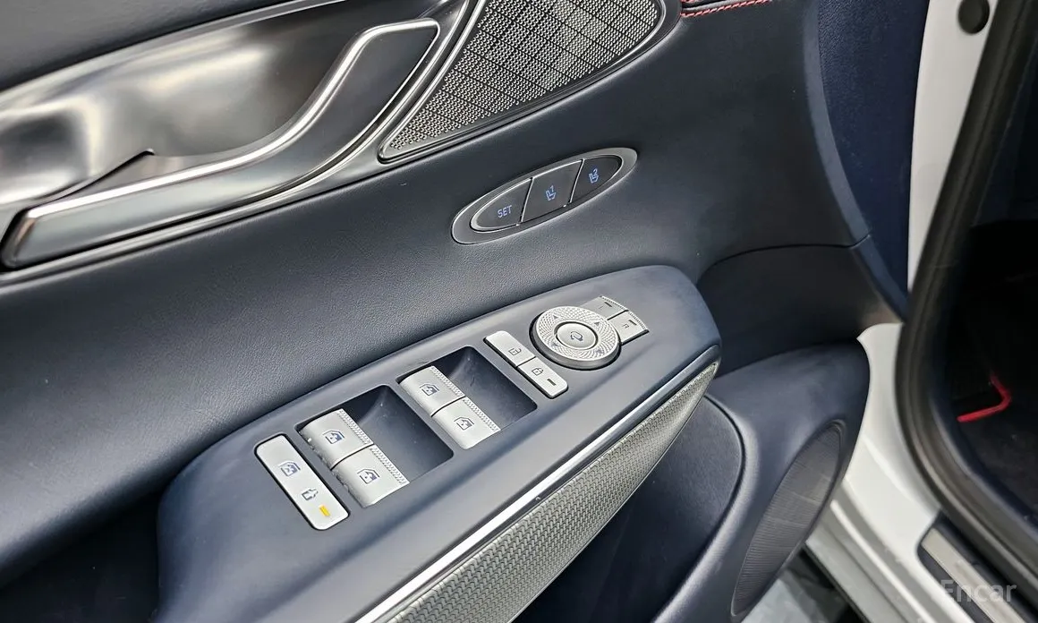 Photo 17 - Genesis GV70