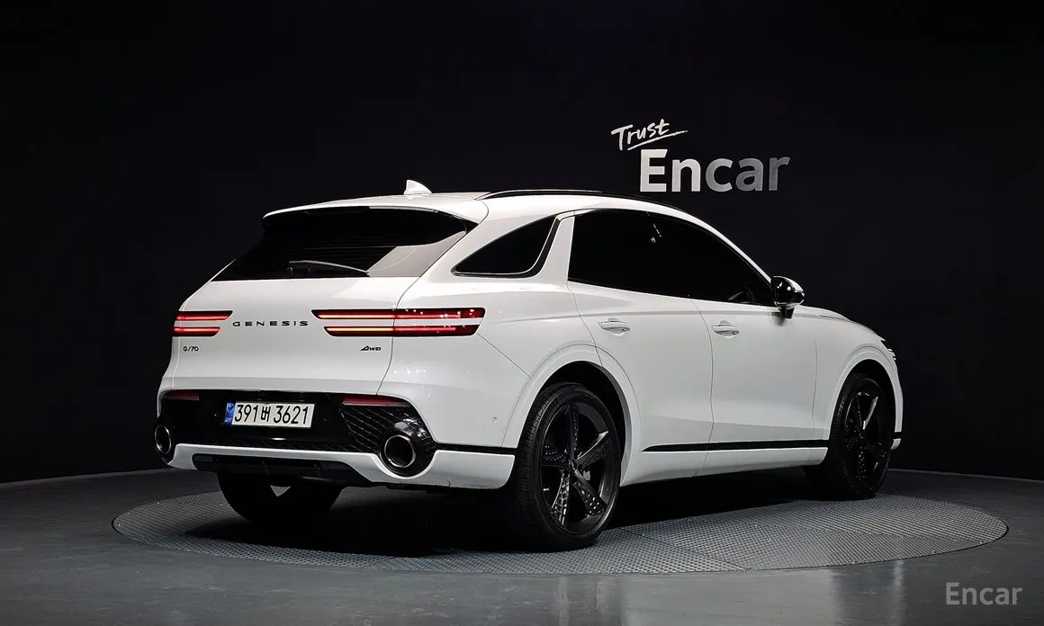 Photo 2 - Genesis GV70