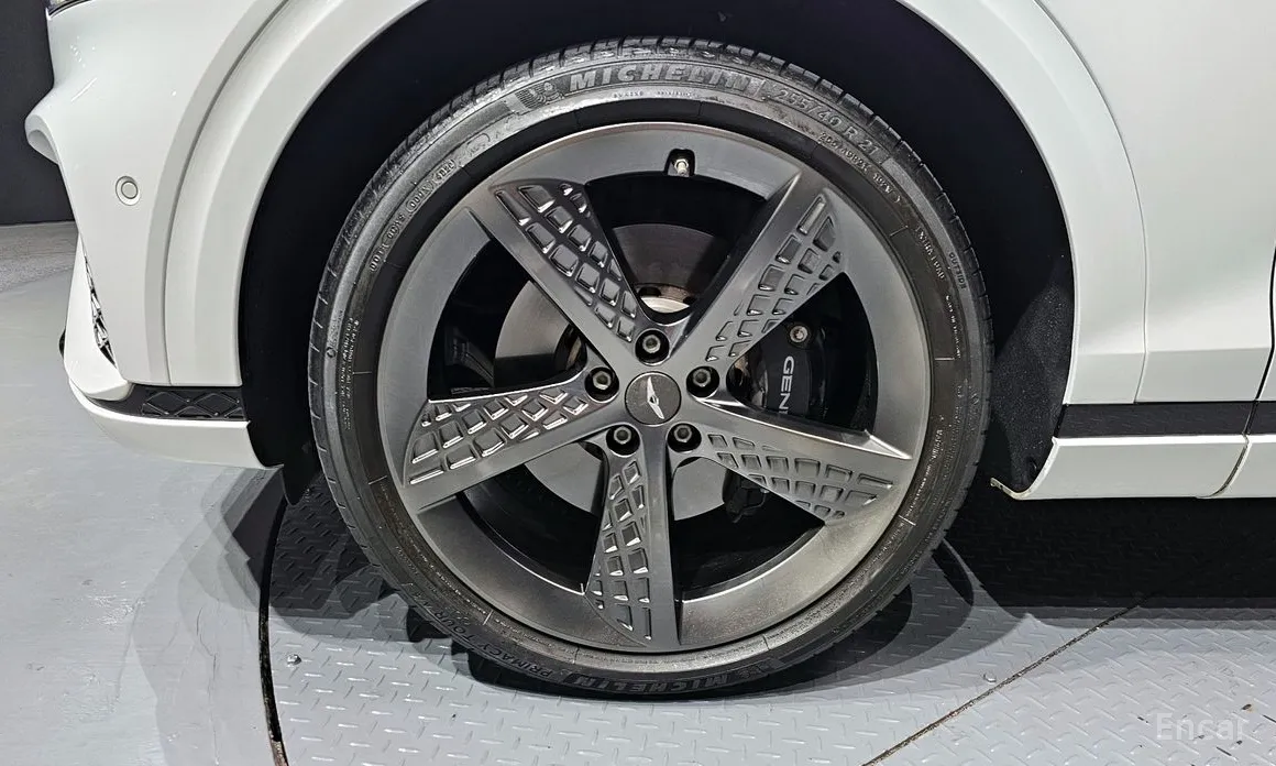 Photo 5 - Genesis GV70