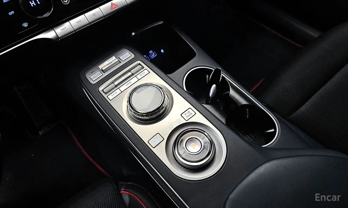 Photo 9 - Genesis GV70