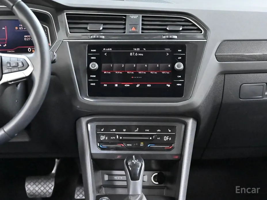 Фото 14 - Volkswagen Tiguan