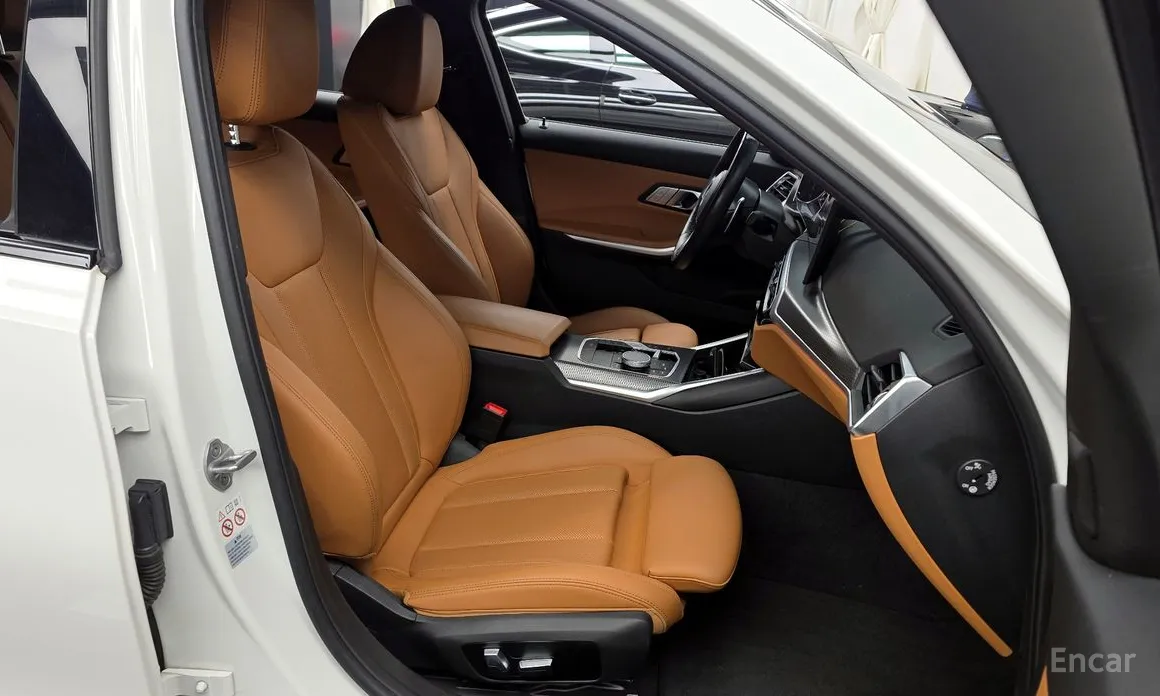 Photo 11 - BMW 3 Series