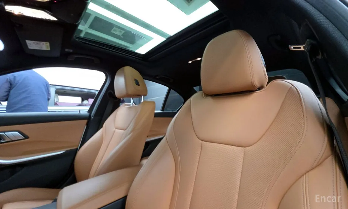 Photo 18 - BMW 3 Series