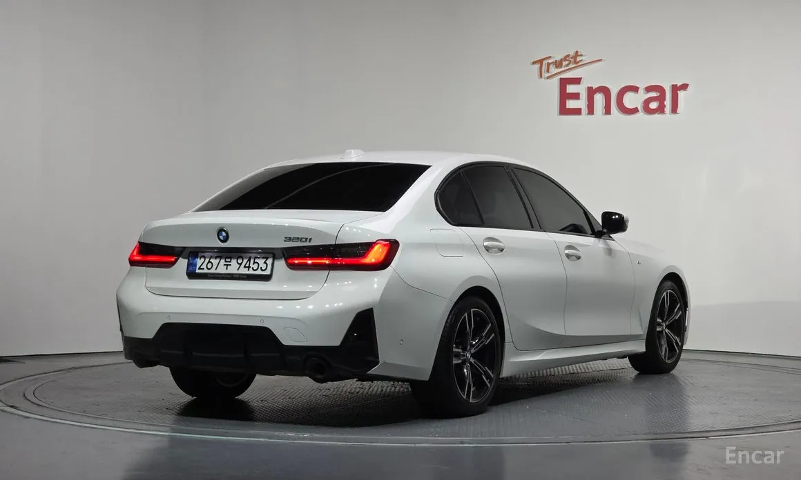 Photo 2 - BMW 3 Series