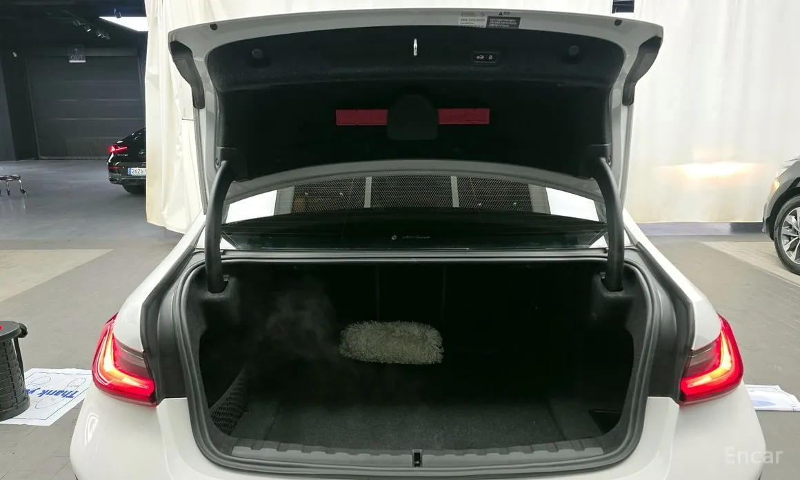 Photo 20 - BMW 3 Series