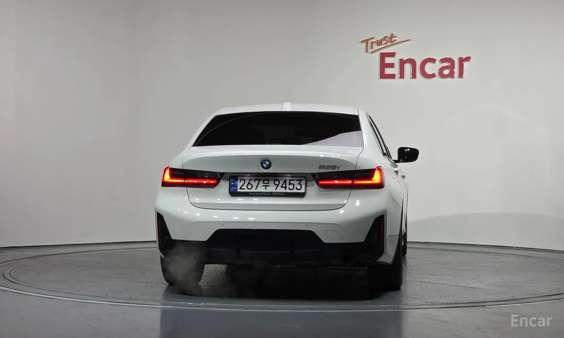 Photo 4 - BMW 3 Series