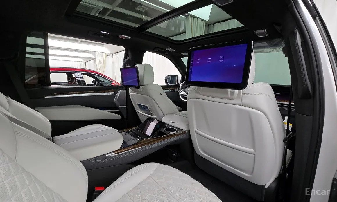 Фото 12 - Cadillac Escalade