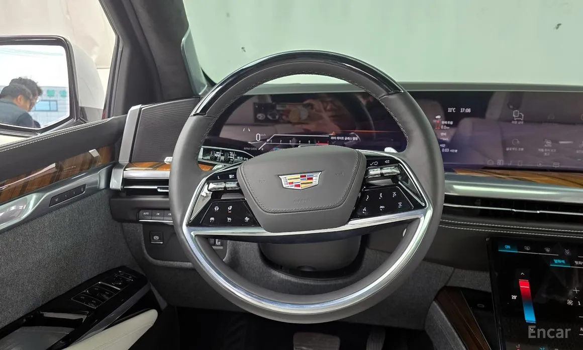 Фото 13 - Cadillac Escalade