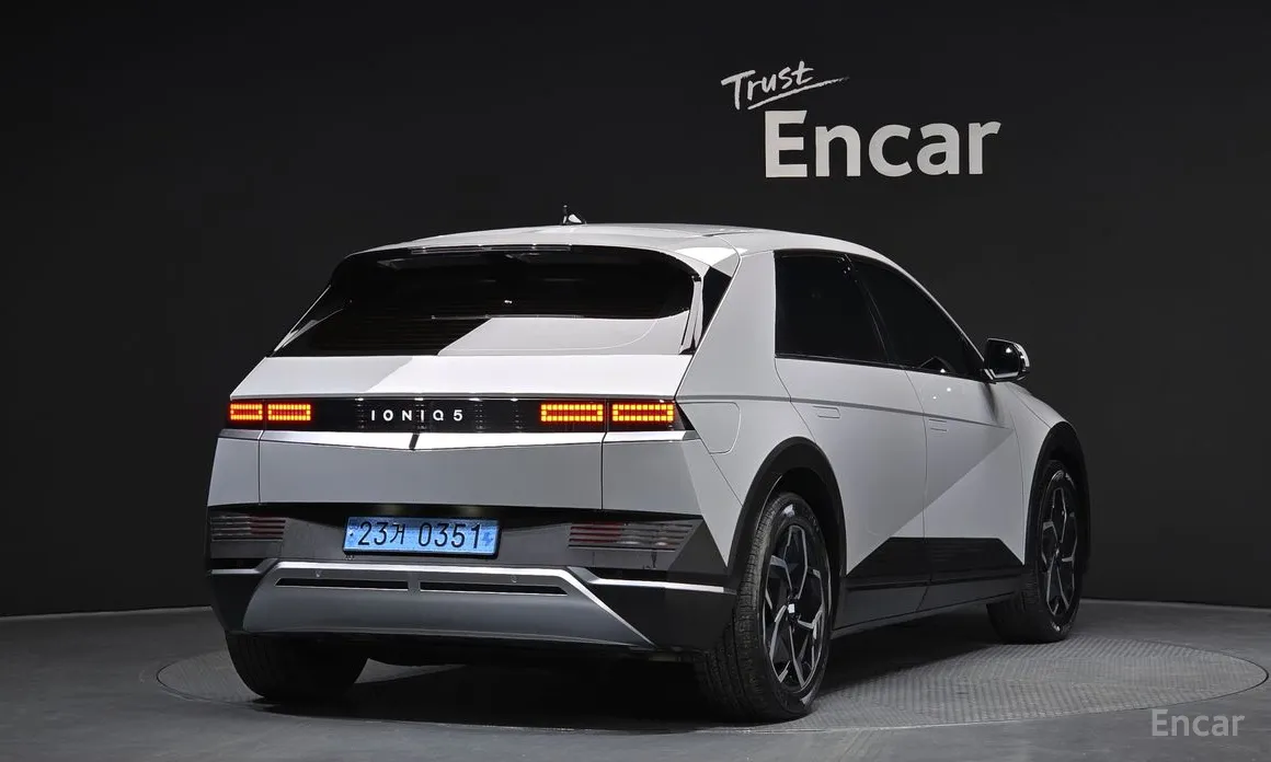 Photo 2 - Hyundai Ioniq 5