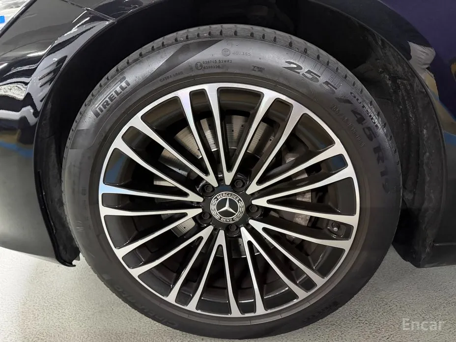 Фото 5 - Mercedes-Benz S-Class