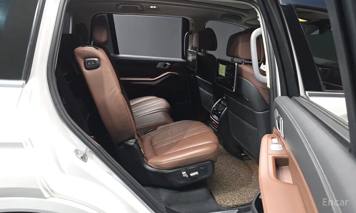 Фото 12 - BMW X7