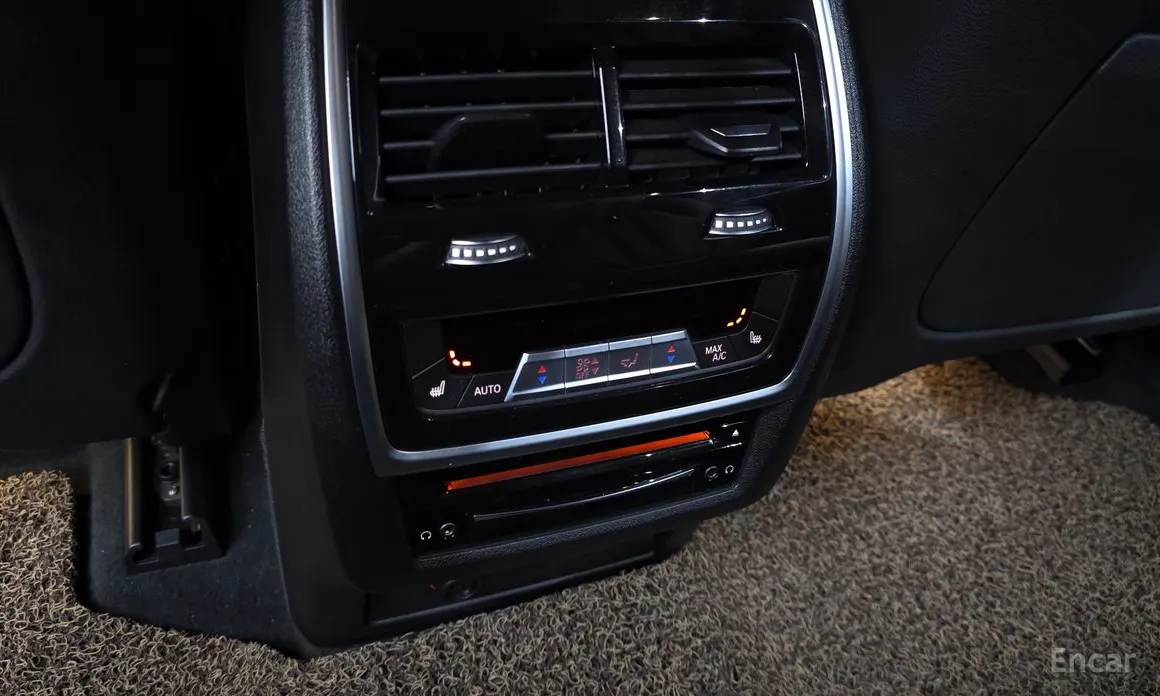 Фото 19 - BMW X7