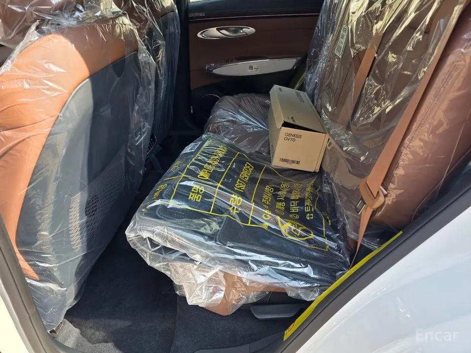 Фото 16 - Genesis GV70