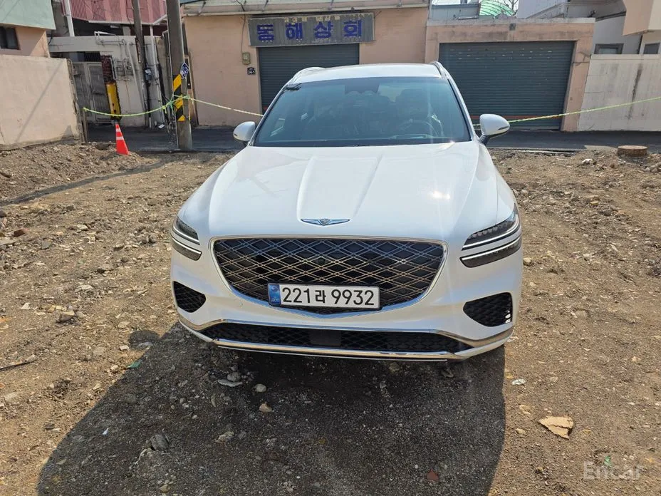 Фото 2 - Genesis GV70