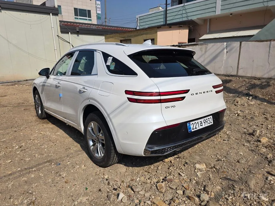 Фото 5 - Genesis GV70
