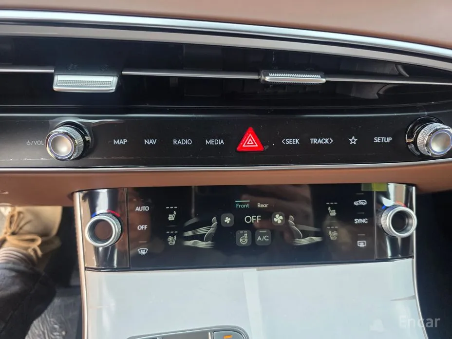 Фото 8 - Genesis GV70