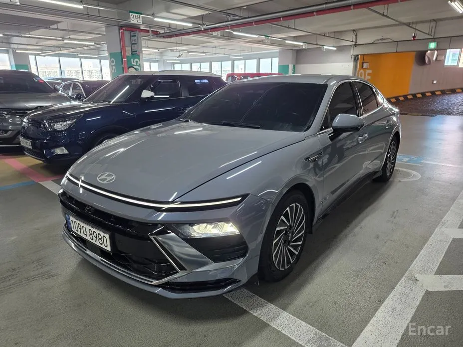 Photo 2 - Hyundai Sonata