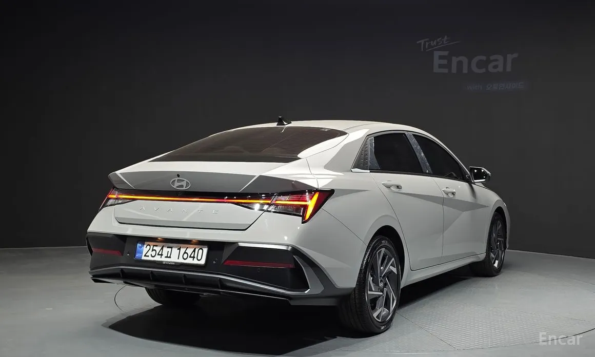 Фото 2 - Hyundai Avante